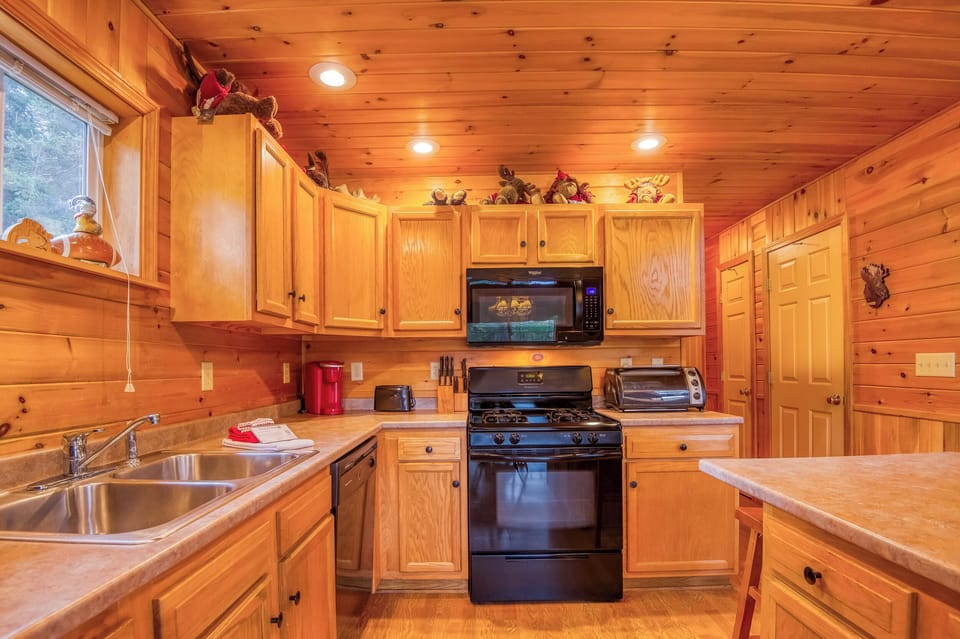 Fully applianced kitchen