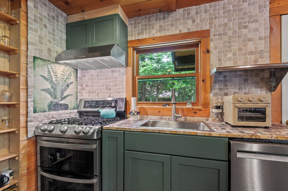 Freshly remodeled and fully equipped kitchen
