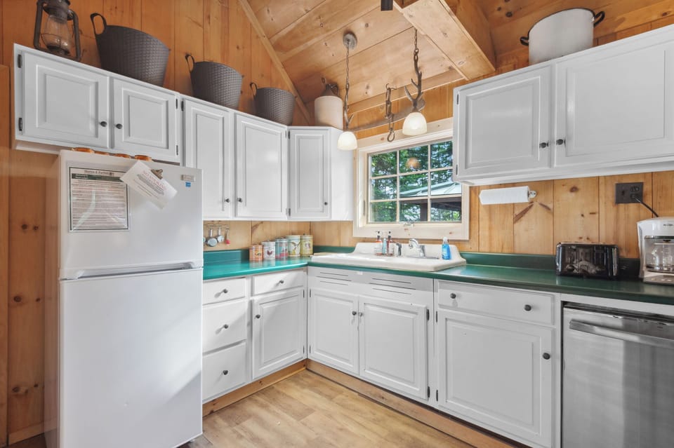 Fully applianced kitchen