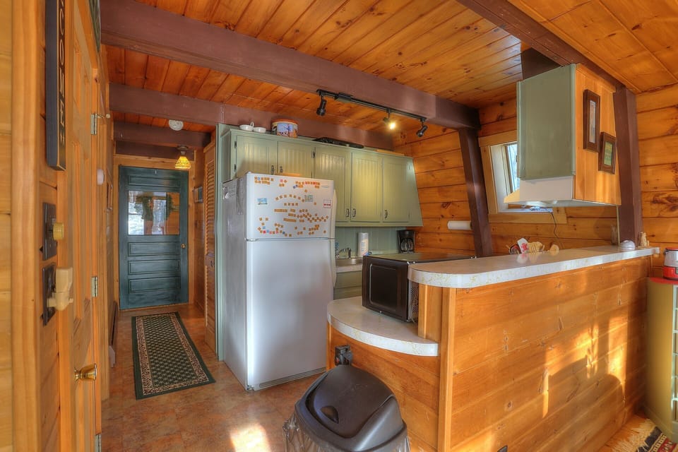 Full kitchen