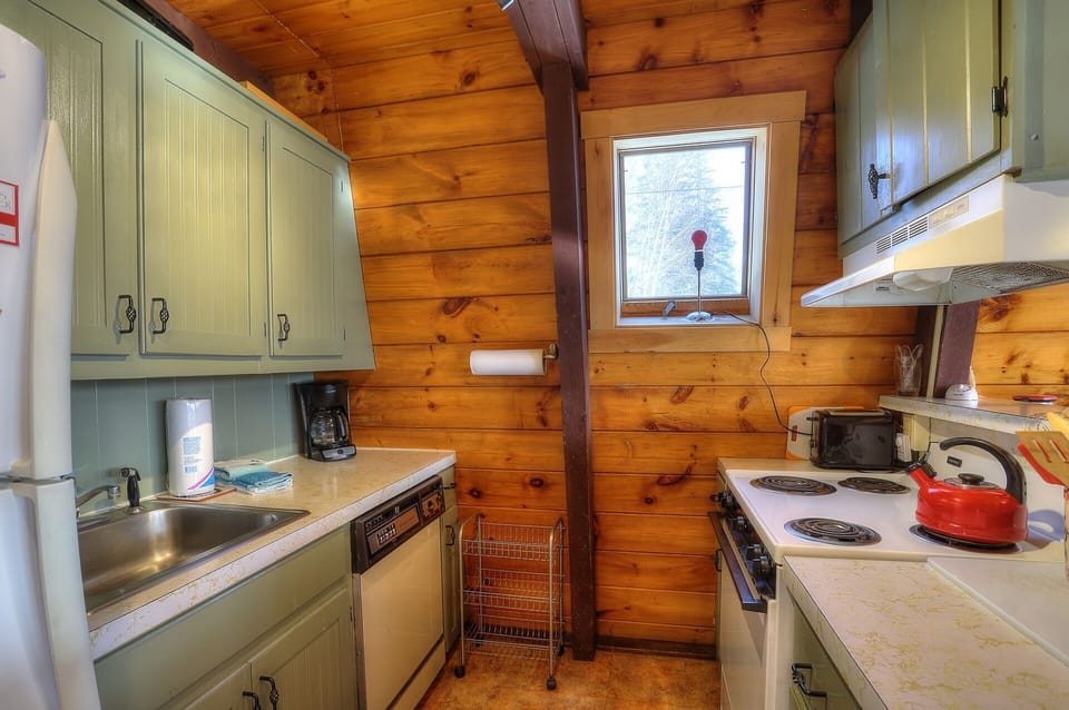 Full kitchen