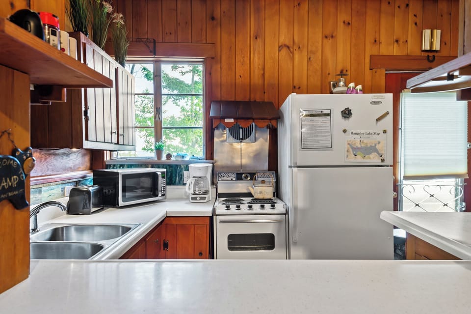 Fully applianced kitchen