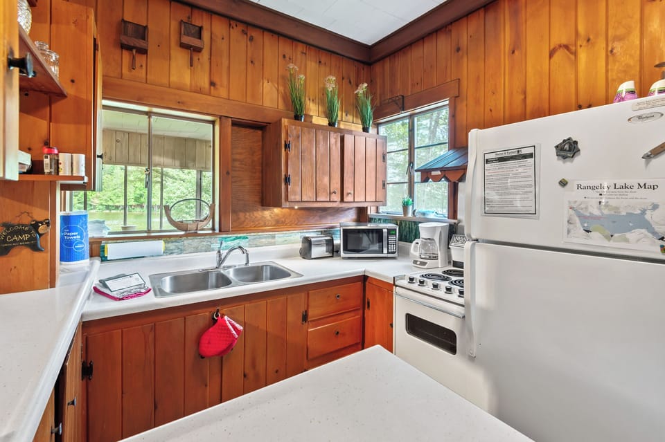 Fully applianced kitchen