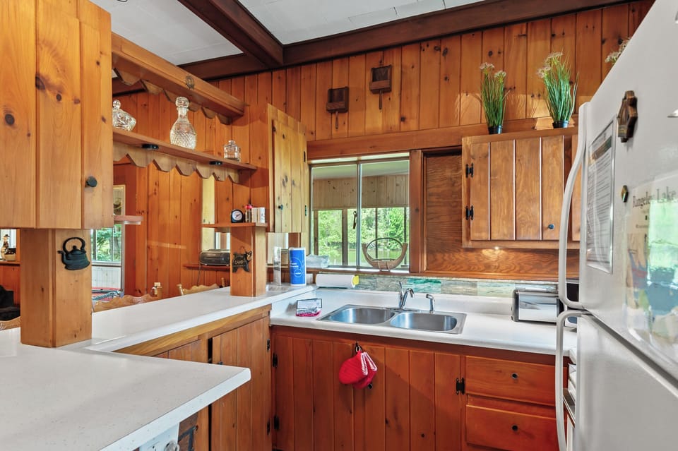 Fully applianced kitchen