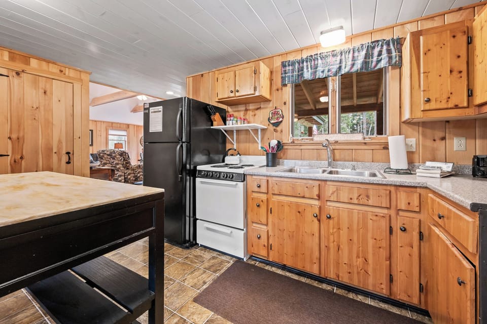 Full kitchen