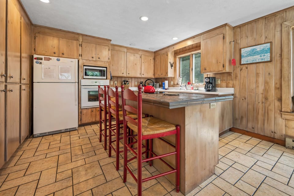 Large island with seating for 3