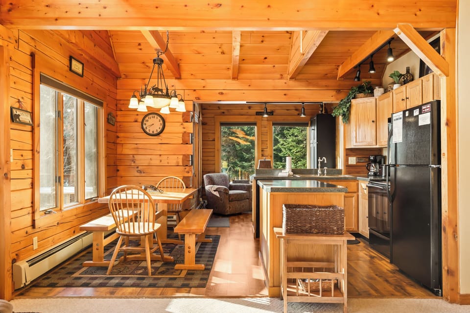 Kitchen with Dining Table for 6 to 8 people