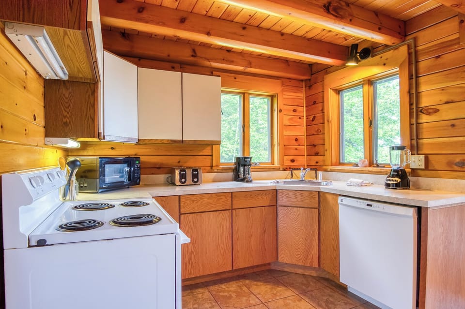 Fully Applianced Kitchen