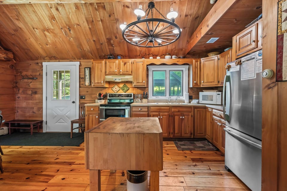 Kitchen - no dishwasher!