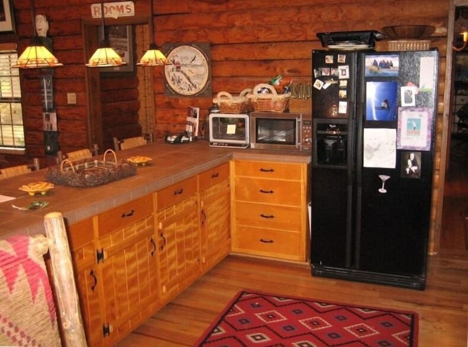 Large Spacious Kitchen with Island Serving Area.