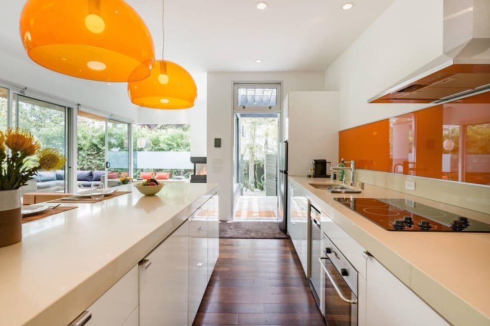 Full kitchen
Espresso machine, Dishwasher