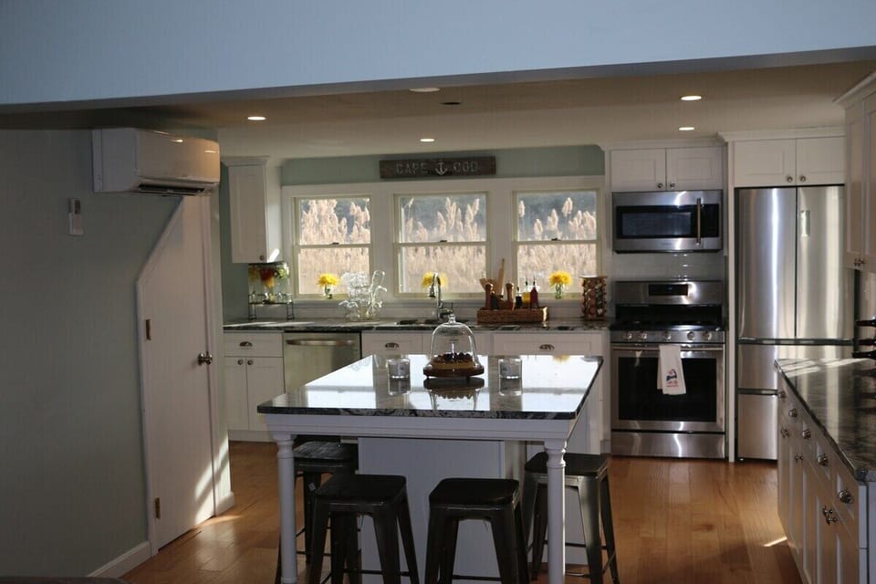 Full eat in kitchen