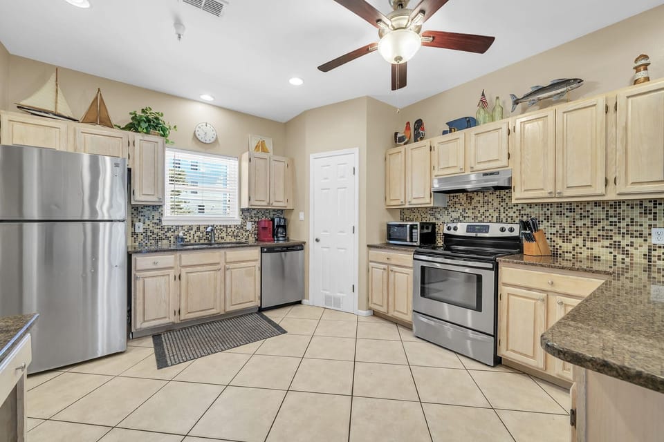 Kitchen/Dinning/Living rooms located on the 1st Floor