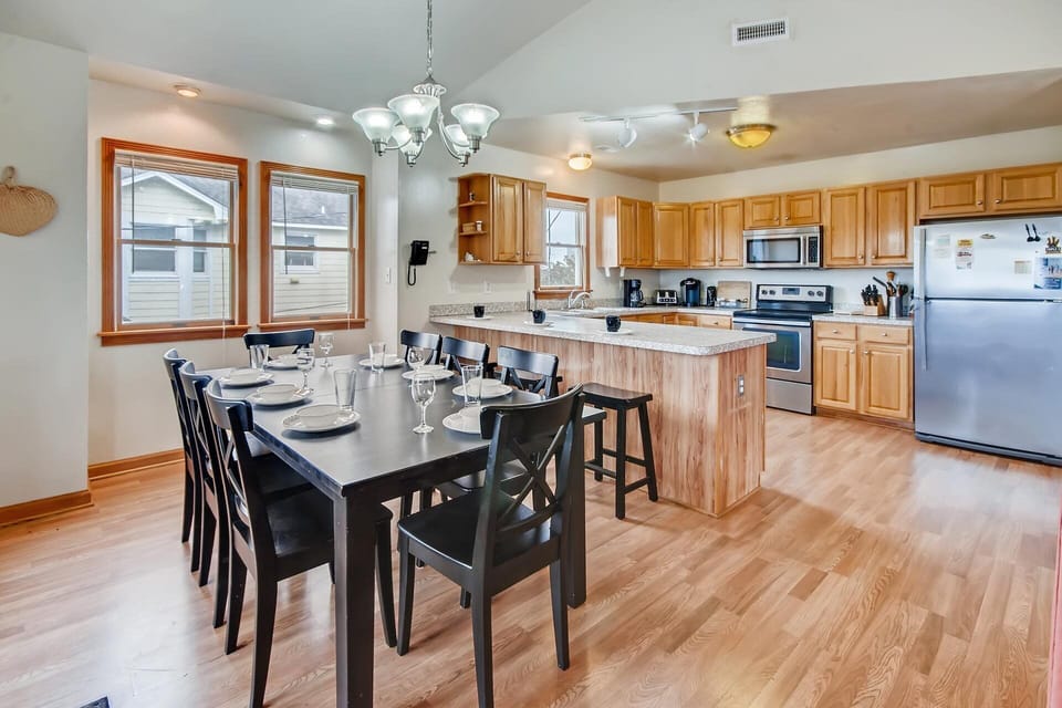 Surf-or-Sound-Realty-The-Beach-House-in-Waves-875-Dining-Area-1