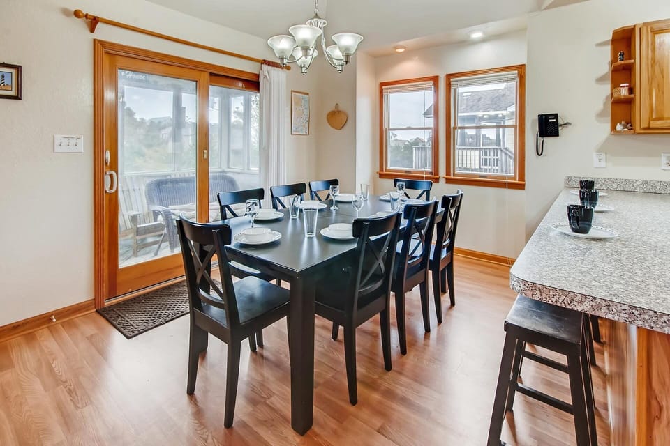 Surf-or-Sound-Realty-The-Beach-House-in-Waves-875-Dining-Area-2
