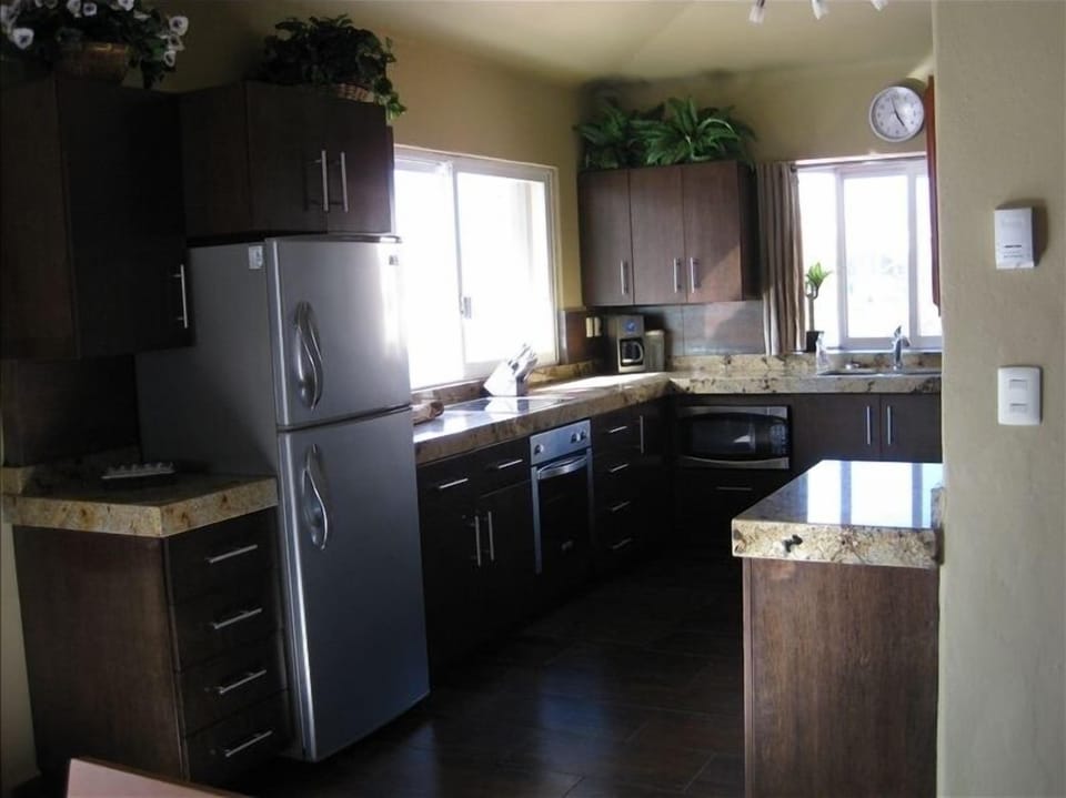 MODERN REMODELED KITICHEN!