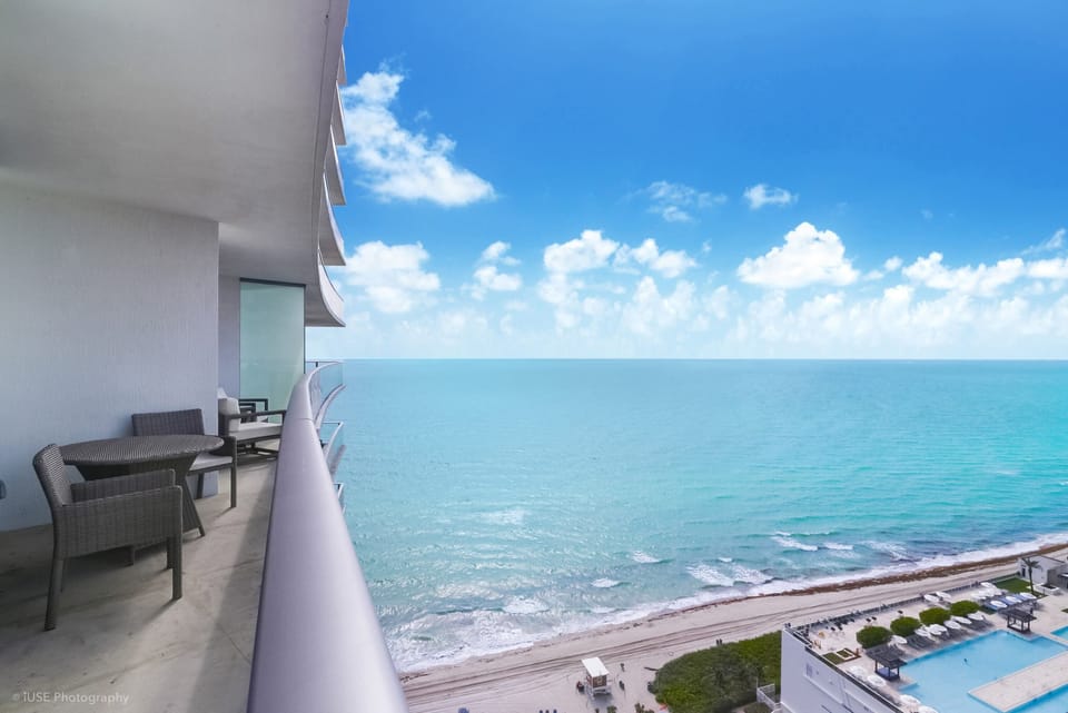  Wrap-around balcony