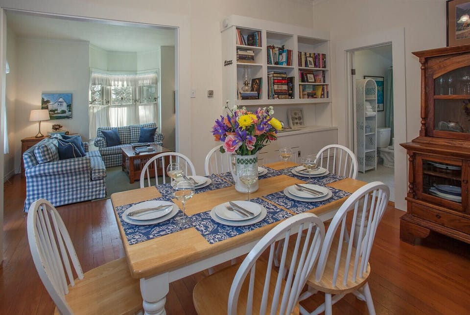 Dining table seats 6