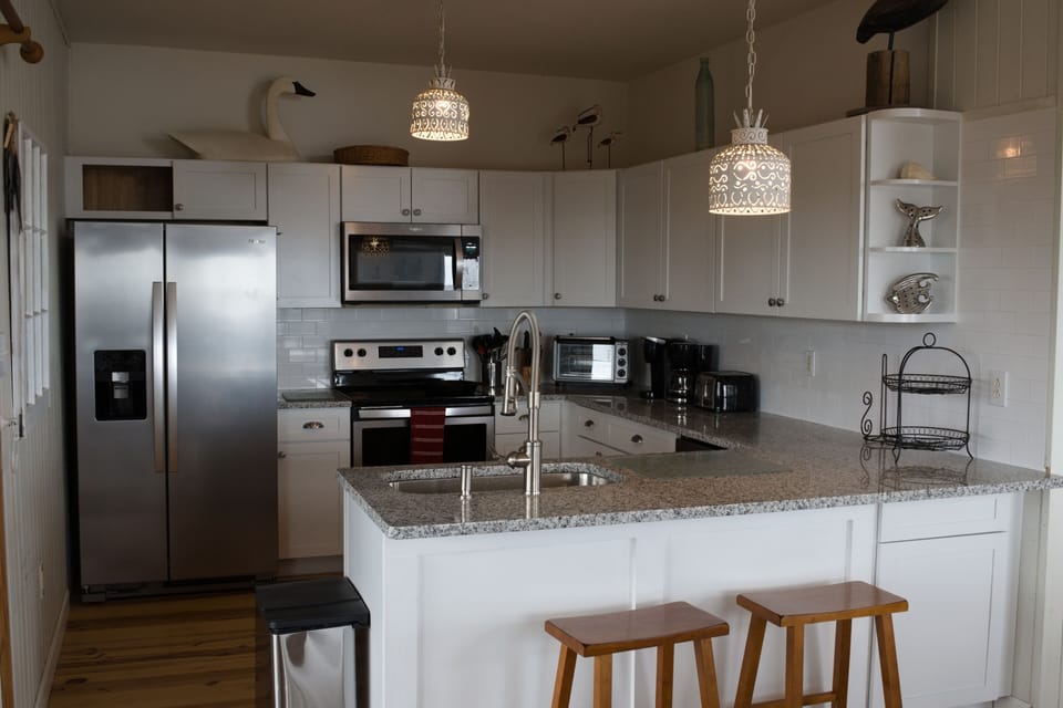 Kitchen remodeled in 2019, granite, stainless, wood floors, new cabinets.