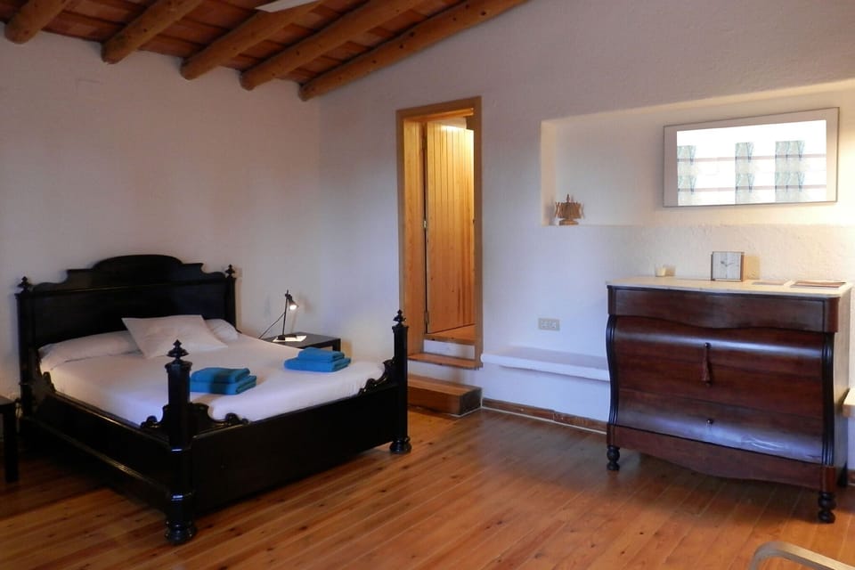'Tramuntana' ensuite room with astonishing views to medieval Castle of Montgrí.
