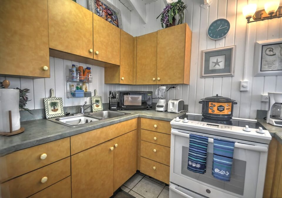 Tiny, but functional kitchen with pretty much everything you will need.