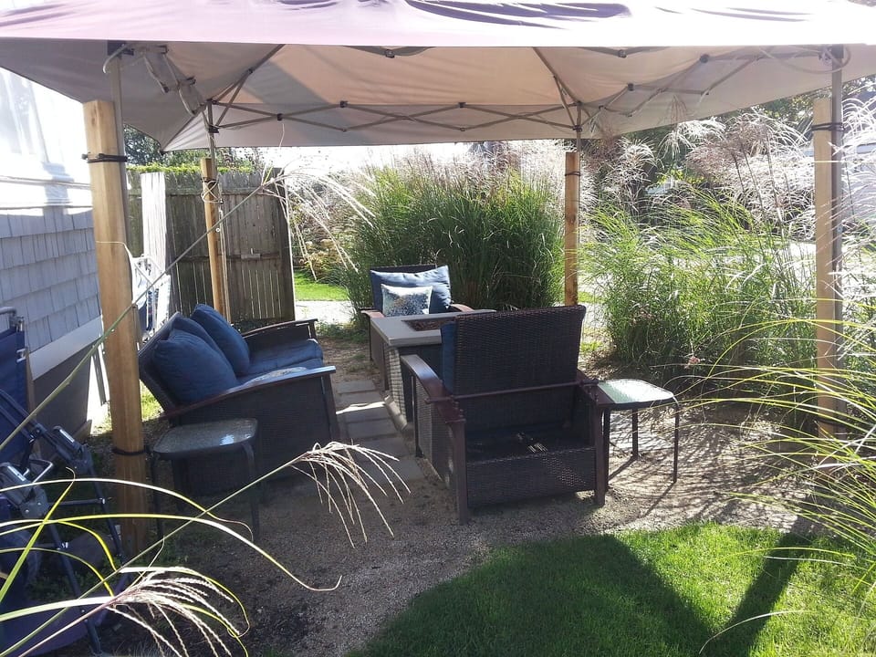 Sunset Patio 
(April 1 to Nov 1)