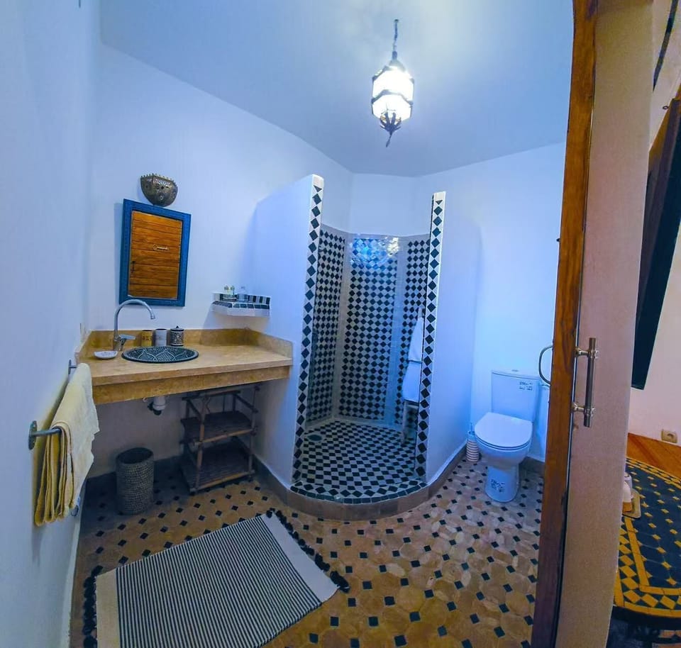 Exclusive Villa | Bathroom | Shower, rainfall showerhead, free toiletries, hair dryer