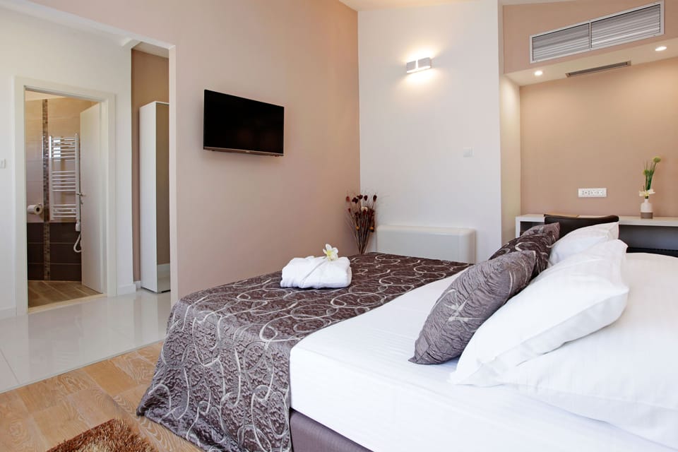 Superior Double Room, Balcony, Partial Sea View | Premium bedding, memory foam beds, minibar, in-room safe