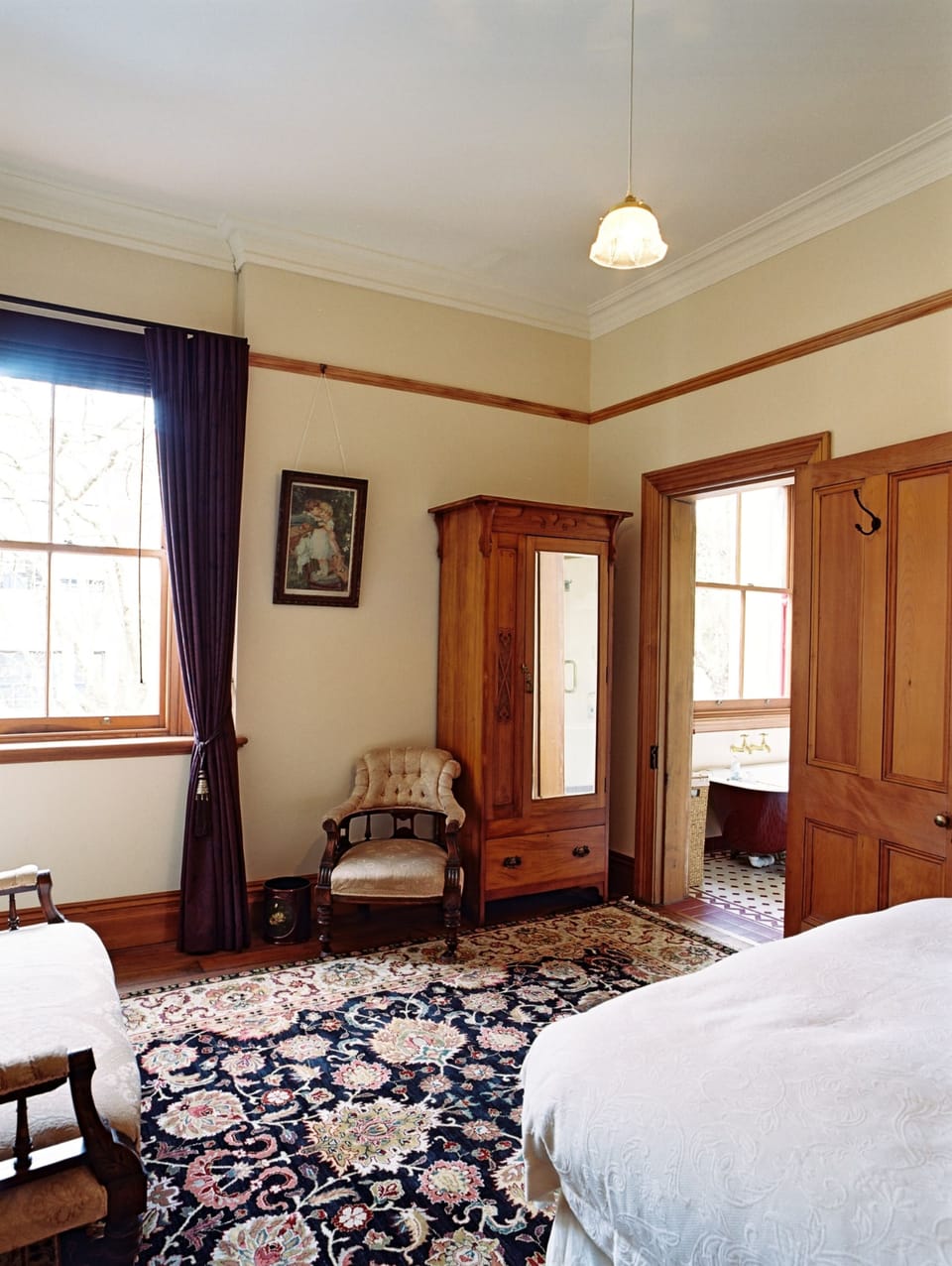 Batten Suite | Pillowtop beds, soundproofing, iron/ironing board, free WiFi