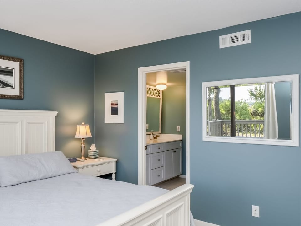 En suite master bath