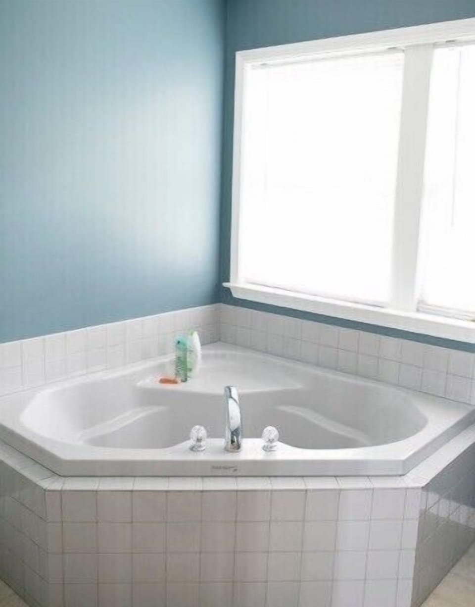 Spacious Master bathroom with sink, toilet, shower, and tub