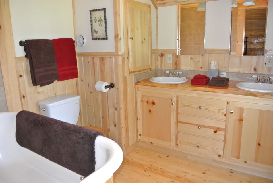 Outlaw 'Sweet' bathroom
