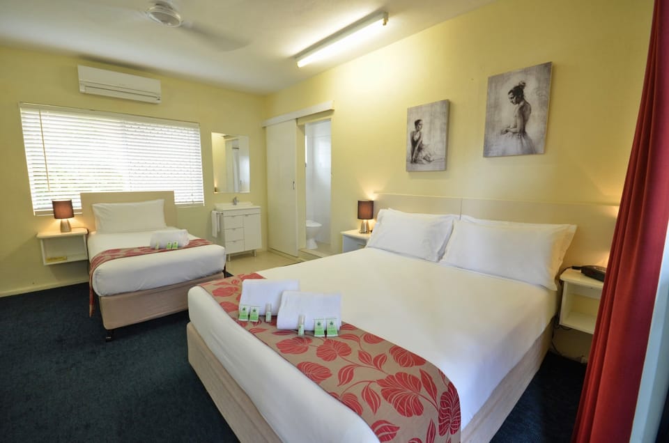 Twin Room | Desk, iron/ironing board, free WiFi