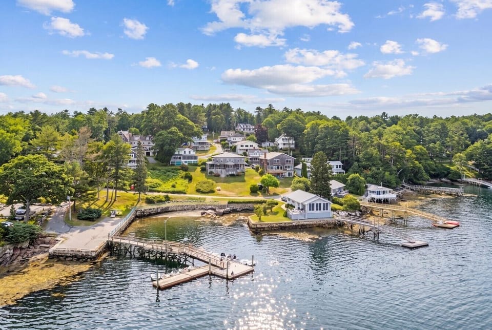 Bluewater Vista guests have access to the Bayville community dock, located just steps from the property