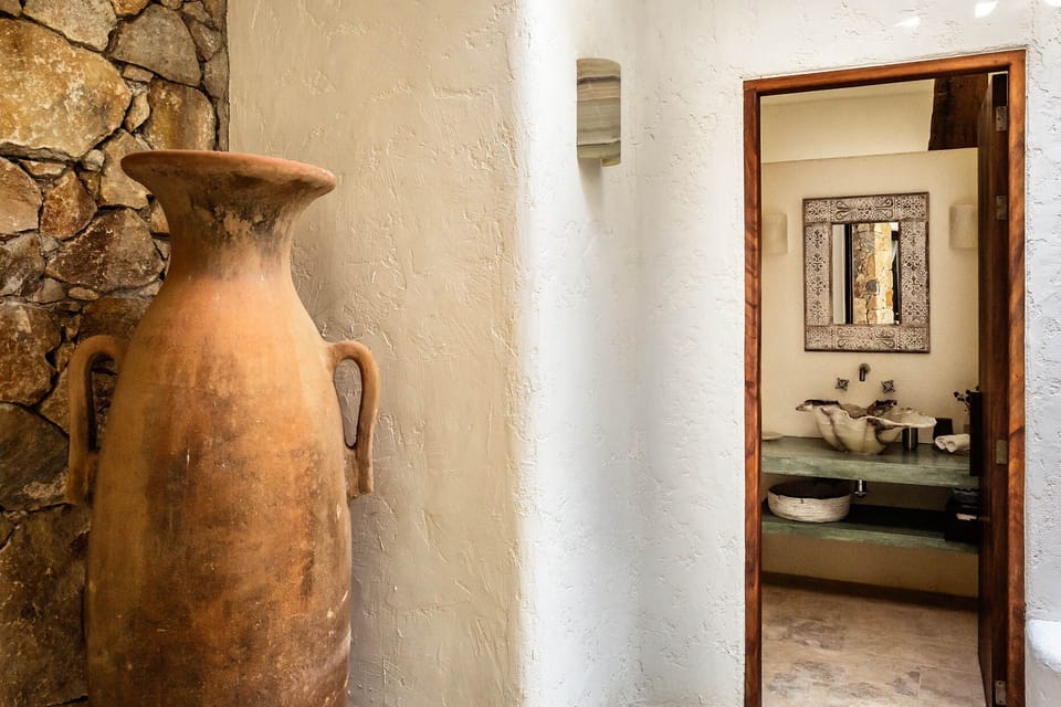 Entrance to bathroom, adjacent to blue bedroom.
