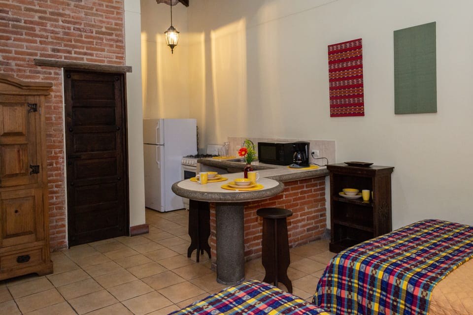 Studio Suite | In-room safe, iron/ironing board (on request), WiFi (free)