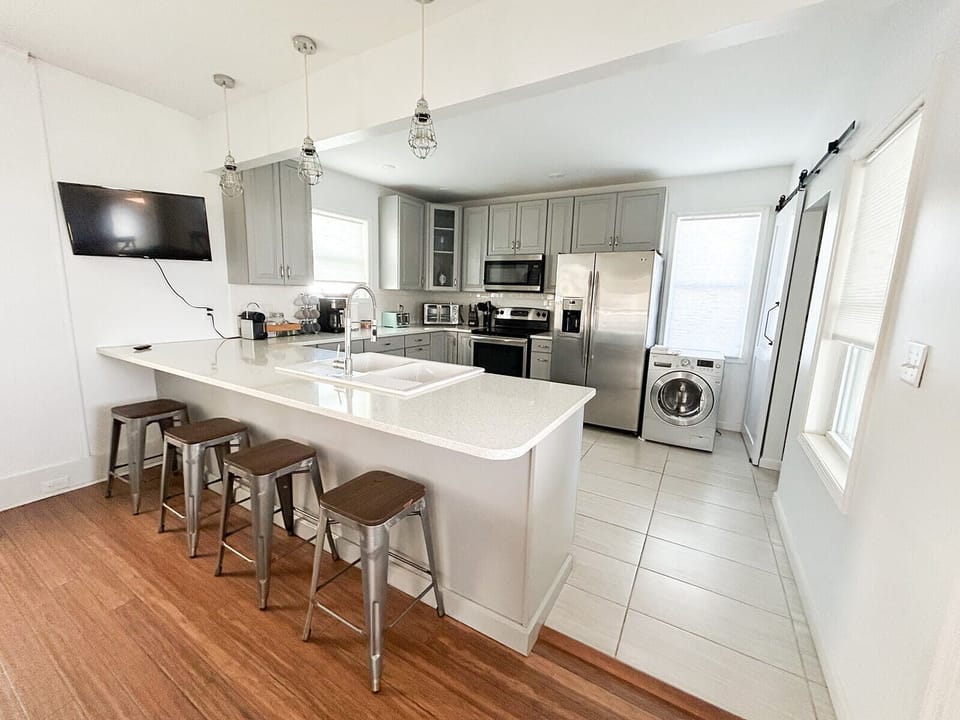 Breakfast nook with TV