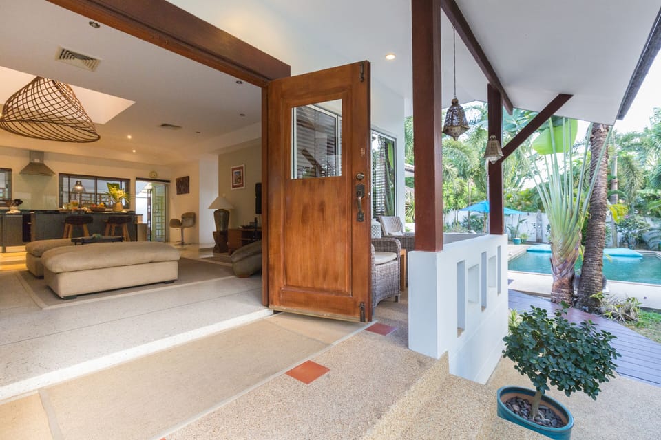 Welcome to Baan Jasmine, 3 steps to walk up to the lounge