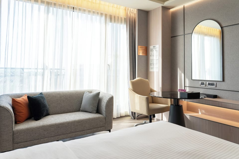 Premium bedding, in-room safe, desk, iron/ironing board