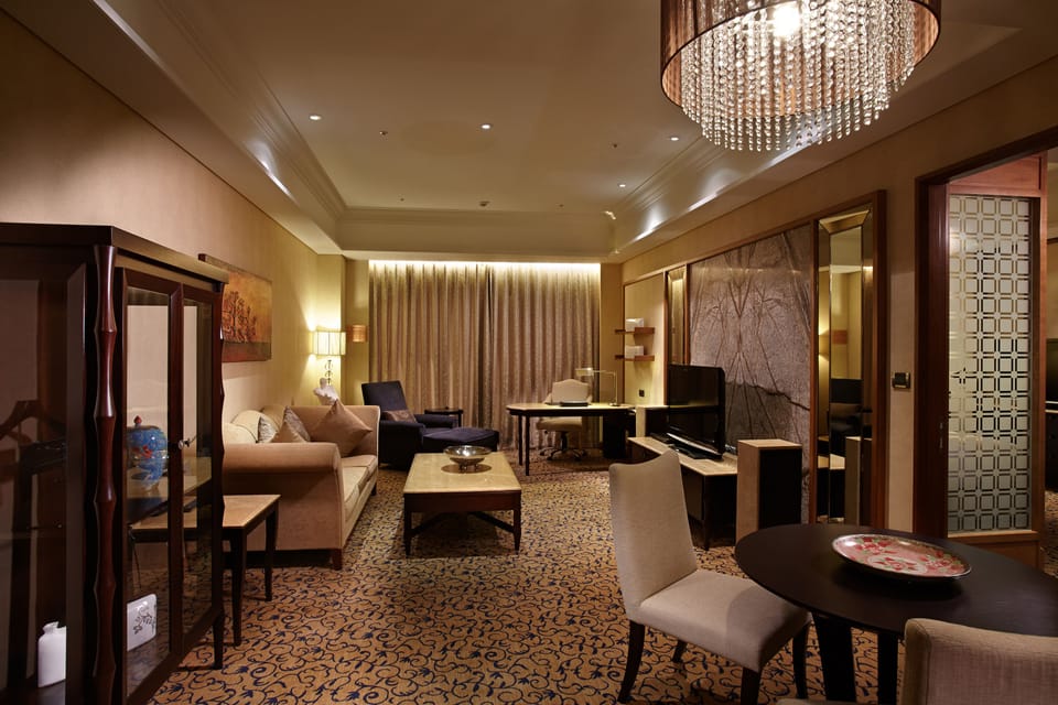 Chairman Suite | Premium bedding, in-room safe, desk, iron/ironing board