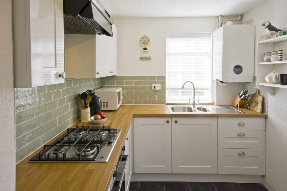 A kitchen for chefs - gas hob, electric oven and plenty of worktop space