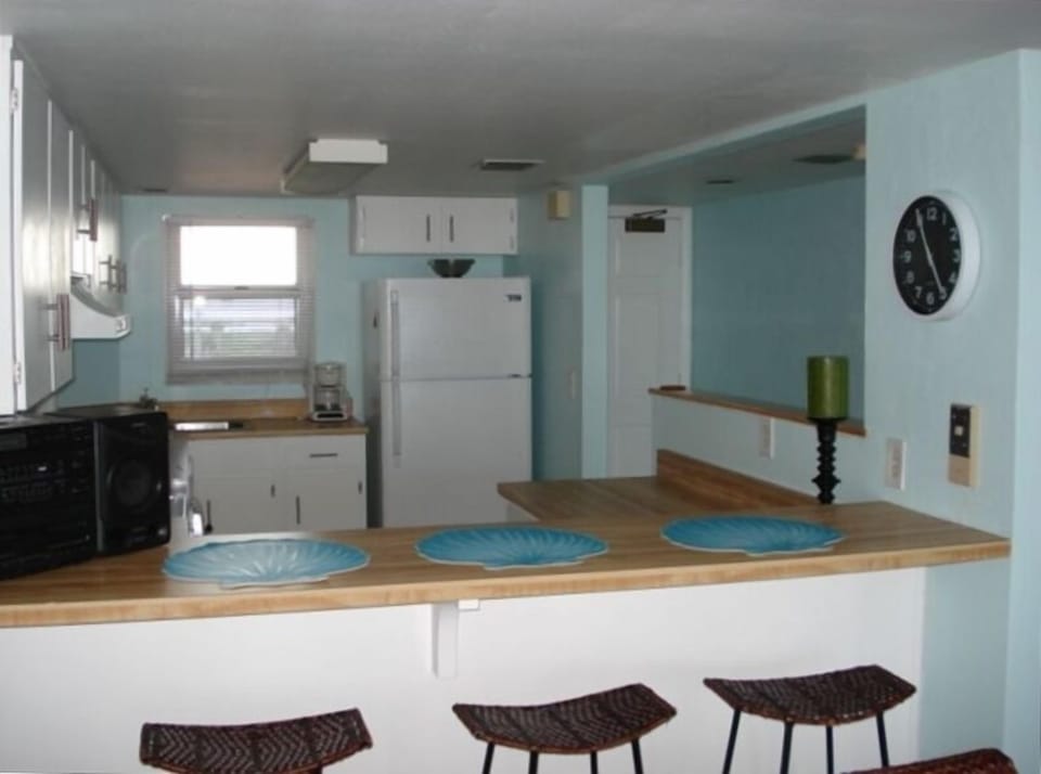 Kitchen with Counter Bar