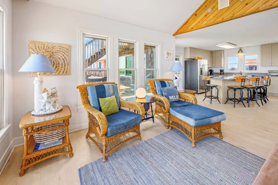 Surf or Sound Realty - 200 - Hardalee - Great Room -5