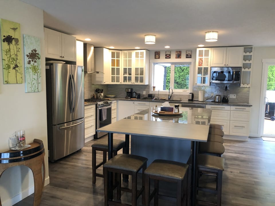 Kitchen and dining area (main level)