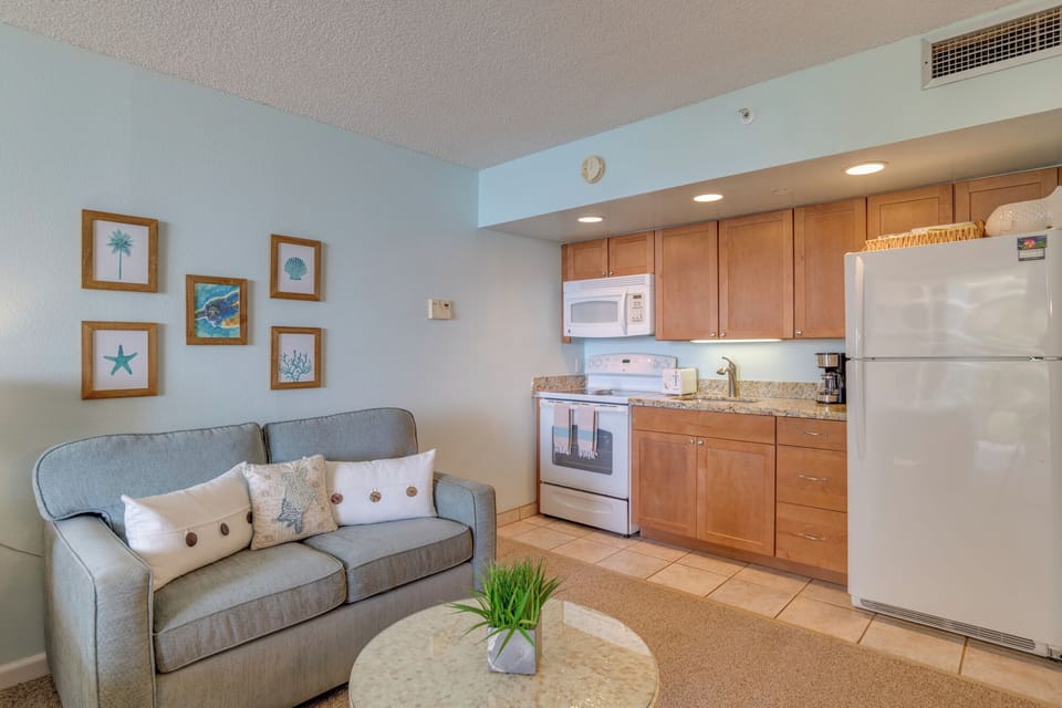 Spacious Maui Studio