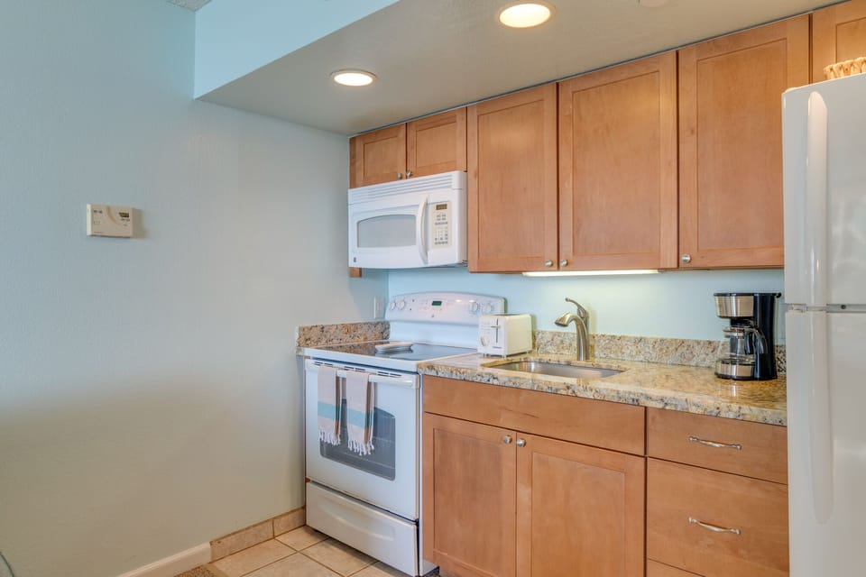 Fully Equipped Kitchen and Full Size Appliances
