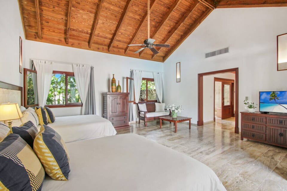 Mangos 11a: 6th bedroom with 2 Queen beds