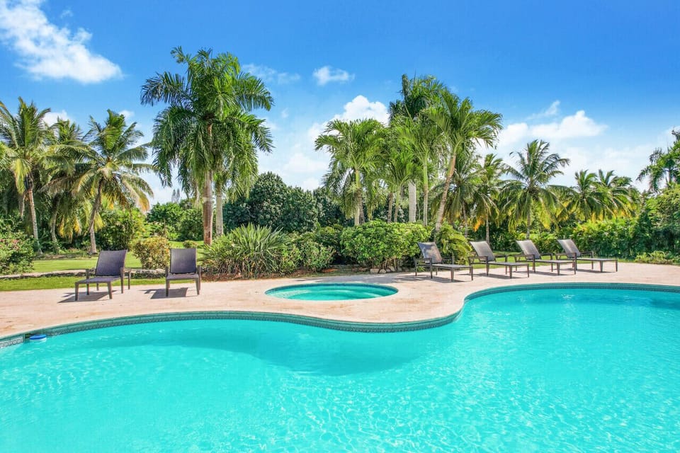 Mangos 11a: private pool and Jacuzzi