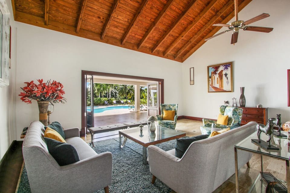 Mangos 11a: living room