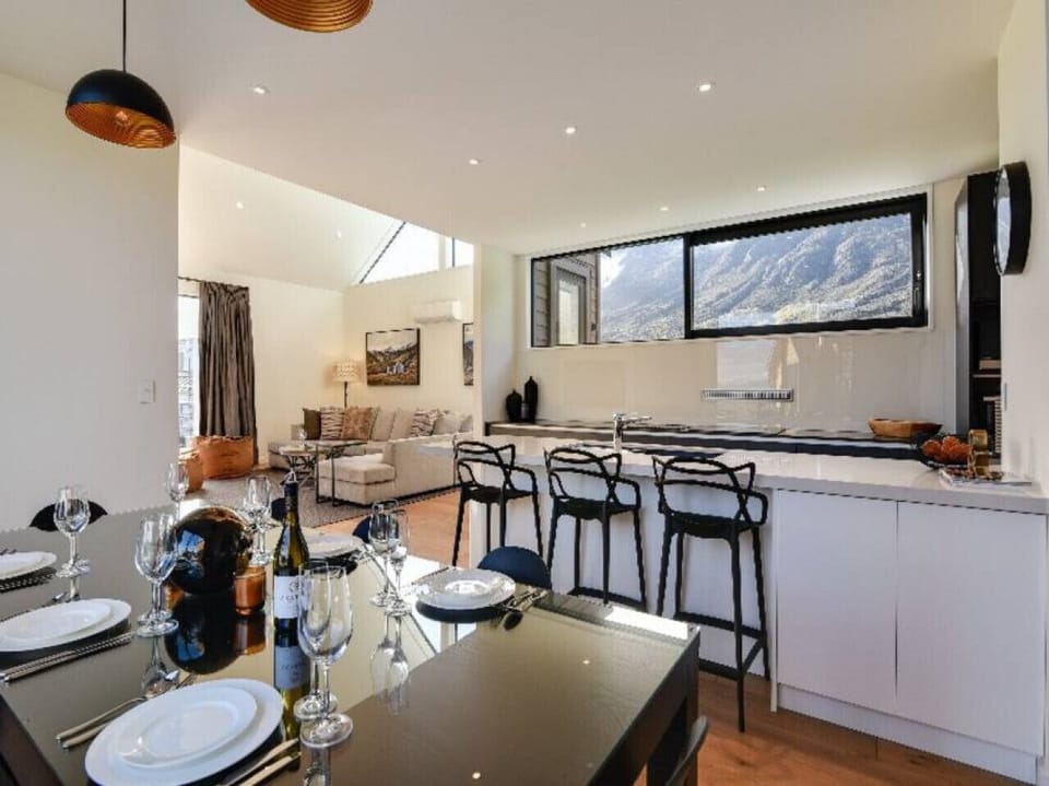 Kitchen/Dining space